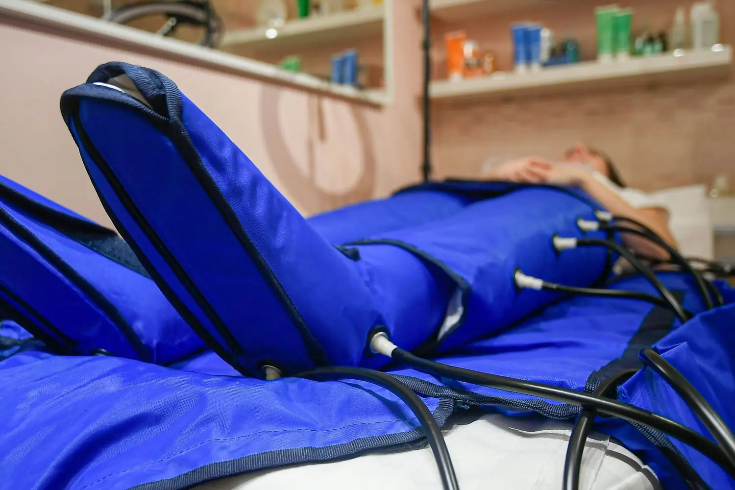 Gambali per pressoterapia nella cabina del centro Vanestetica